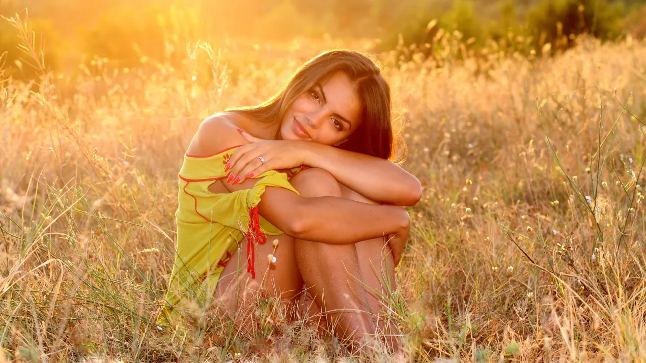 Vrouw in het gras
